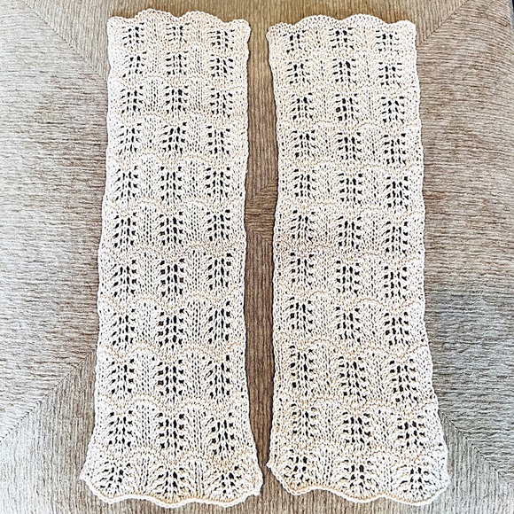 Pair of Ecru Hand Knitted Hand Towels, 24 x 7”, NEVER USED, Farmhouse Style - Picture 3 of 4